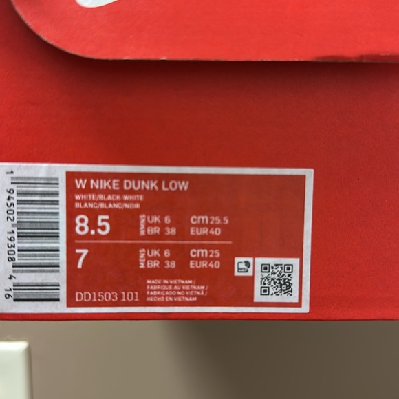 Nike Panda Dunks - Picture 7 of 7